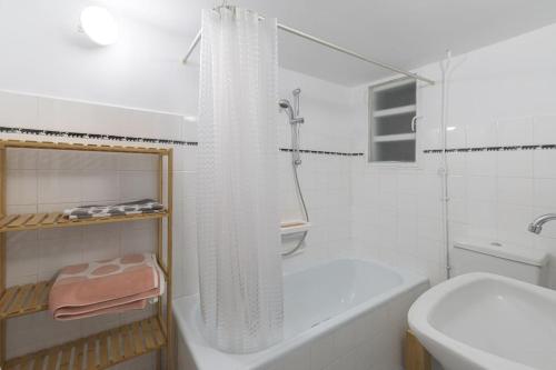 Sunny Central Luxury 50 sm with balcony view 4th floor