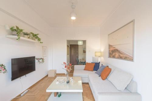 Sunny Central Luxury 50 sm with balcony view 4th floor