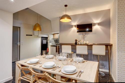 Photo de la galerie de l'établissement 224 Suite Samaritain - Superb apartment in Paris, à Paris