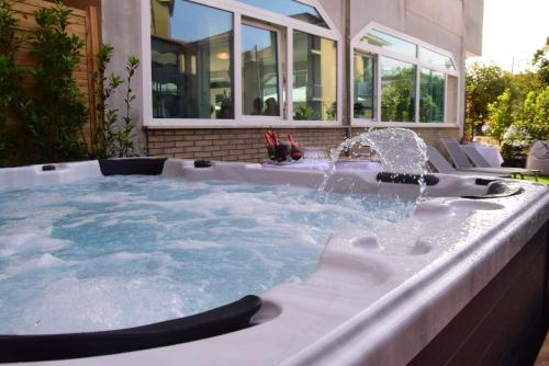 a jacuzzi tub with water being poured at HOTEL CONTI in San Mauro a Mare