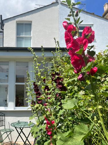 Φωτογραφία από το άλμπουμ του Stylish two bedroom terrace with garden στο Ράμσγκεϊτ
