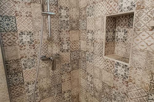 a bathroom with a shower with a glass door at LA PERLA, comfort e relax in Vignacastrisi