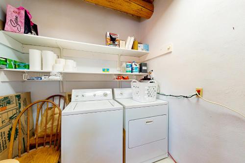 A kitchen or kitchenette at Casa de Encanto