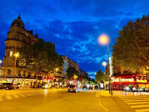 Artist designed flat in central area Montparnasse