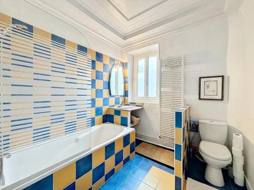 Grande Maison Familiale - Piscine & Jardin - Les Frères de la Loc' tesisinde bir banyo