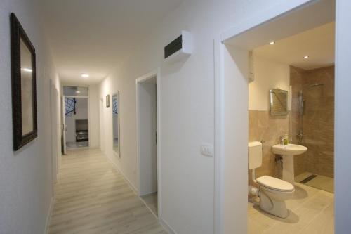 Koupelna v ubytování Apartments Daris