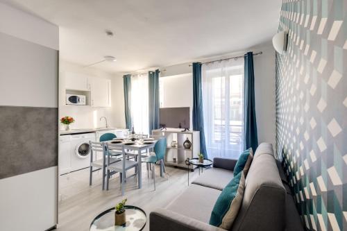 a living room with a couch and a table at 801 Suite Luxurys - Superbe Appartement in Bagnolet