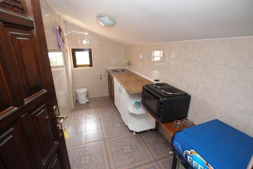 a small bathroom with a sink and a toilet at Magnolia rooms and apartments in Sutomore