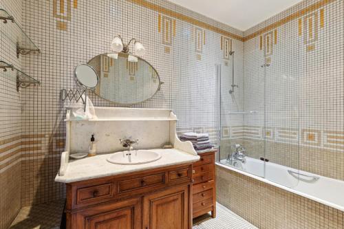 Photo de la galerie de l'établissement 271 Suite Temple - Superb apartment in Paris., à Paris