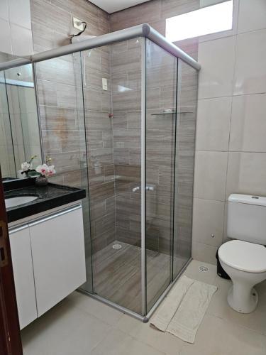 a bathroom with a shower with a toilet and a sink at Casa em Tamandaré in Tamandaré