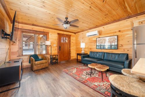 a living room with a couch and a tv at Best Court in Hot Springs
