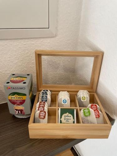 a wooden tray with a box of food in a room at Studio-Priv.Parkplatz-Balkon-Wlan-Netflix-SmartTV in Deizisau
