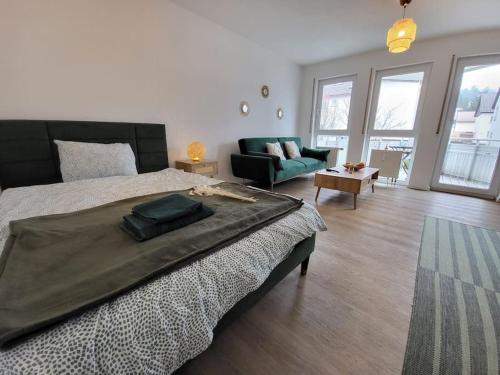a bedroom with a bed and a living room at Studio-Priv.Parkplatz-Balkon-Wlan-Netflix-SmartTV in Deizisau