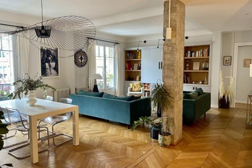 Spacious 120 m nest near Montmartre