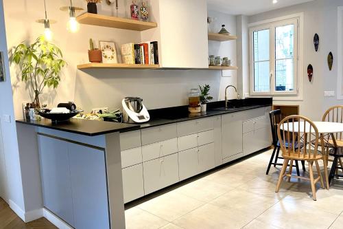 Spacious 120 m nest near Montmartre