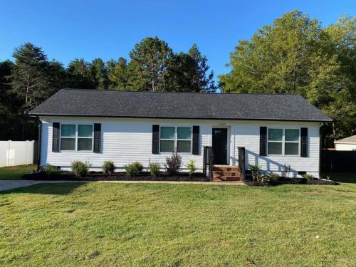 a white house with a lawn in front of it at Huntersville House 3 bedrooms 2 Baths in Huntersville