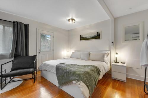 Ένα ή περισσότερα κρεβάτια σε δωμάτιο στο Mount Olympus Suite, Room 9 at Mount Walker Inn