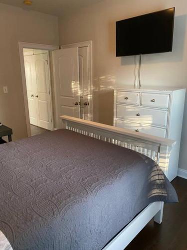 a bedroom with a bed and a flat screen tv at Davidson House - 3 beds 2.5 baths in Davidson