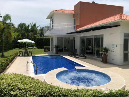 Bazén v ubytování Hermosa Casa de Descanso en Peñalisa nebo v jeho okolí