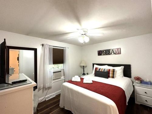 Katil atau katil-katil dalam bilik di 20 Mile Bay - Lake View - 4 Bedroom