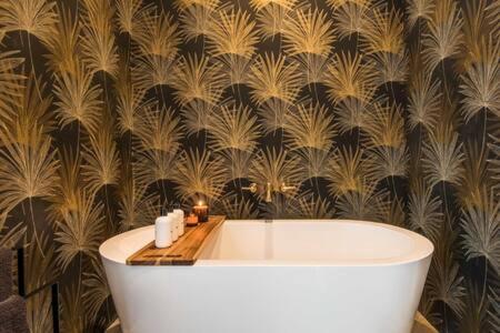 Bilik mandi di Desert Diamond- Joshua Tree Cowboy Pool and Spa