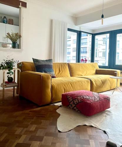 Posezení v ubytování Jaren 60 appartement op boogscheut van de zee