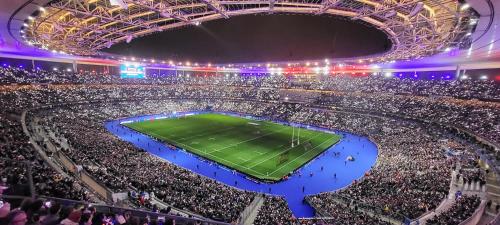 an aerial view of a soccer match in a stadium at Duplex Cosy 6 personnes - Parking Gratuit - 15 min Centre de Paris Metro 13 in Asnières-sur-Seine