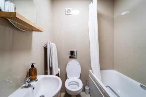 Lovely 2 Bedroom Apartment - 5 mins walk Elizabeth Line