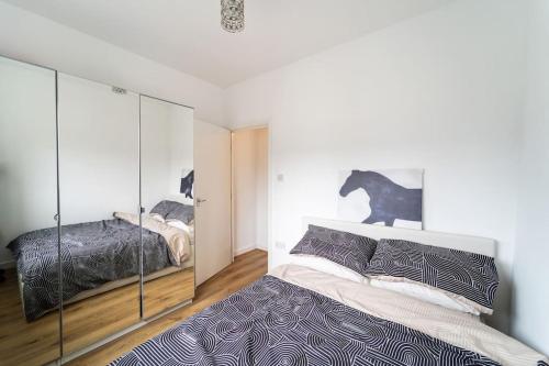 Lovely 2 Bedroom Apartment - 5 mins walk Elizabeth Line