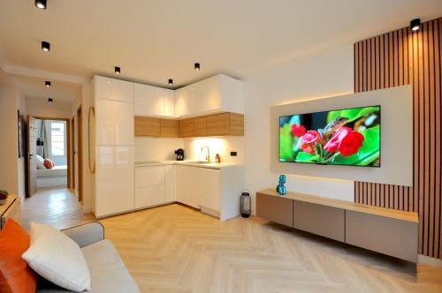 MONACO # MENTON - 6 PERSONS - 2 BEDROOMS - FULL RENOVATED - PRIVATE PARKING - FULL CLIM - HYPERCENTER - BEACH AND SUn