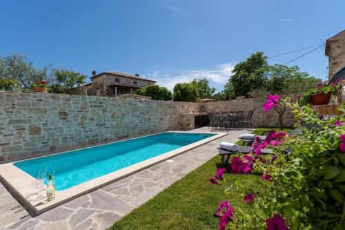 Villa Stonehouse by Briskva