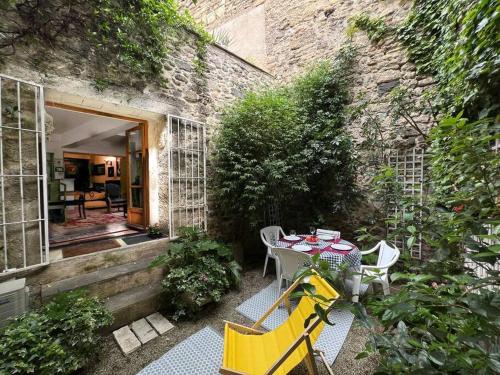 Tranquil apt with patio, Pézenas historic centre