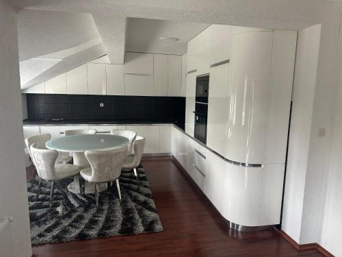 a kitchen with a table and chairs and a refrigerator at zvezda marjan in Kočani