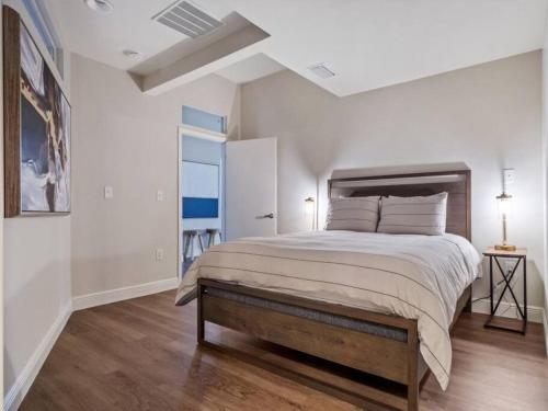 4Bedroom/ 2bath 2100sq ft Thorton Park Master Suite photo 36