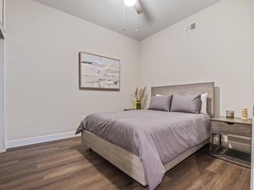 4Bedroom/ 2bath 2100sq ft Thorton Park Master Suite photo 30