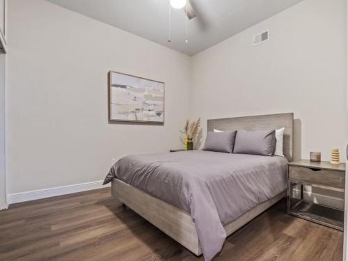 4Bedroom/ 2bath 2100sq ft Thorton Park Master Suite photo 13