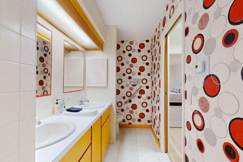 a bathroom with a sink and a mirror at Pokey Moonshine in Springwater