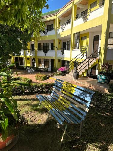 Un jardín fuera de Hotel Campestre Villa Yudy