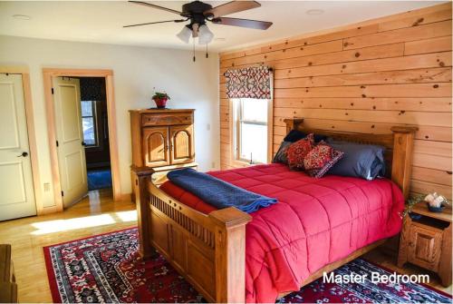 a bedroom with a large bed with a red blanket at Mountain Views! Copper Cannon Lodge in Franconia in Franconia
