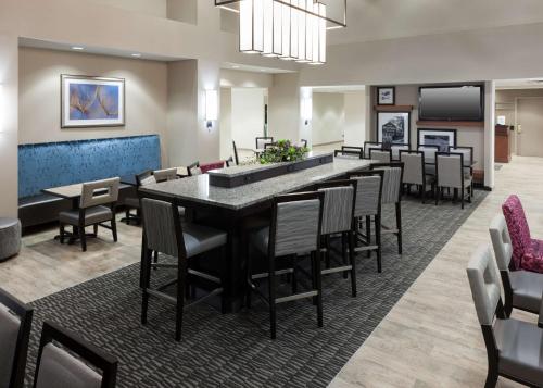 Hampton Inn & Suites Davenport photo 26