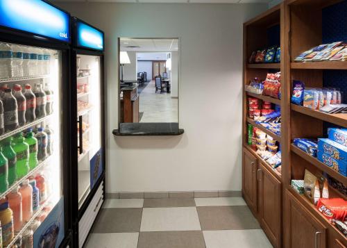 Hampton Inn & Suites Davenport photo 25