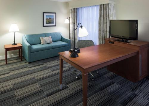 Μια τηλεόραση ή/και κέντρο ψυχαγωγίας στο Hampton Inn & Suites Davenport