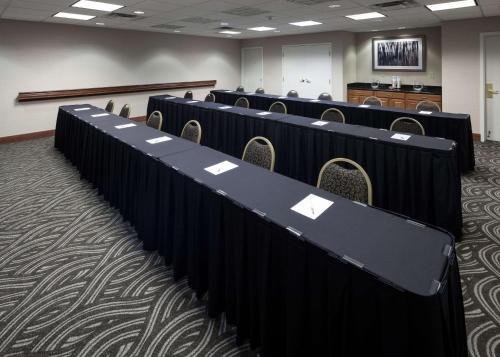 Hampton Inn & Suites Davenport photo 21
