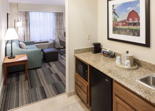 Χώρος καθιστικού στο Hampton Inn & Suites Davenport