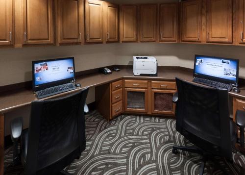 Hampton Inn & Suites Davenport photo 34