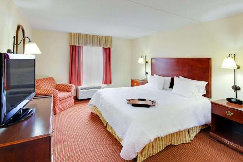 Ένα ή περισσότερα κρεβάτια σε δωμάτιο στο Hampton Inn Emporia