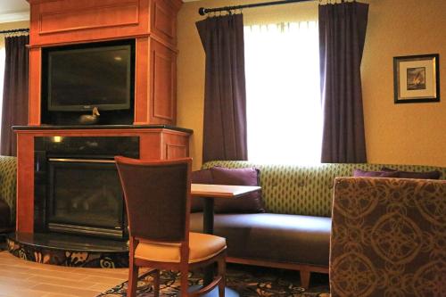 Гостиная зона в Hampton Inn Easton