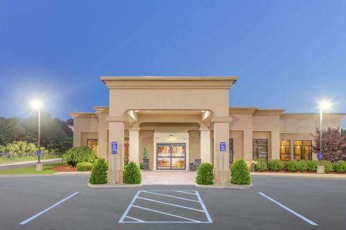 a large building with a parking lot at night at Hampton Inn Auburn in Auburn