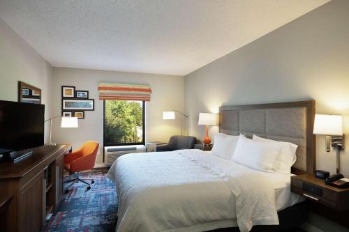 a hotel room with a bed and a television at Hampton Inn Houston/Humble-Airport Area in Humble