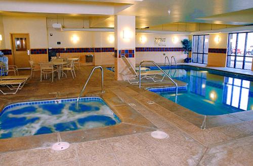 a large swimming pool in a building with a swimming pool at Hampton Inn & Suites Kingman in Kingman